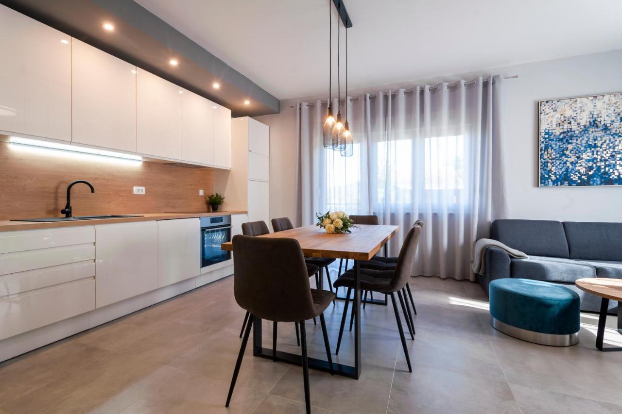 Villa Latica Dicmo 外观 照片