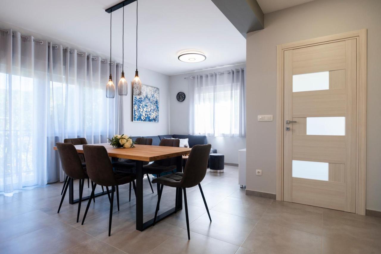 Villa Latica Dicmo 外观 照片