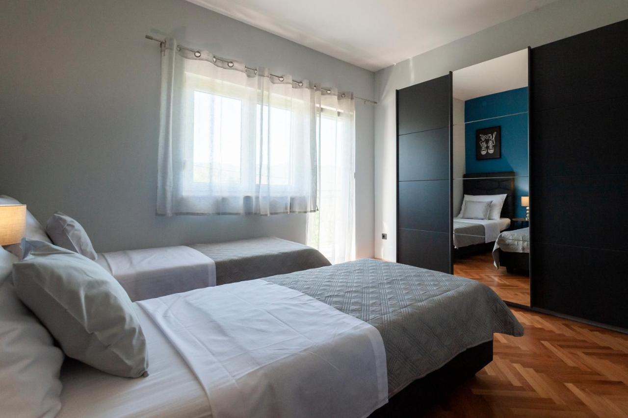 Villa Latica Dicmo 外观 照片
