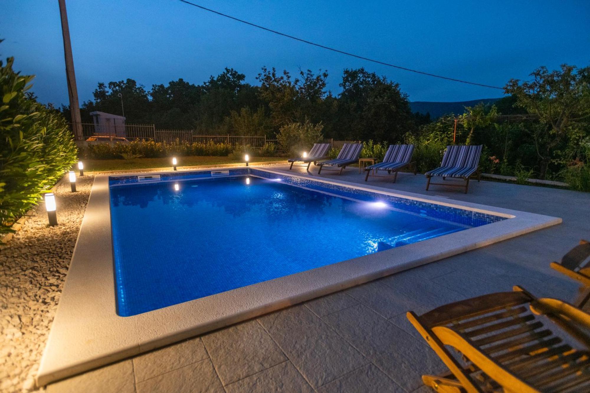 Villa Latica Dicmo 外观 照片