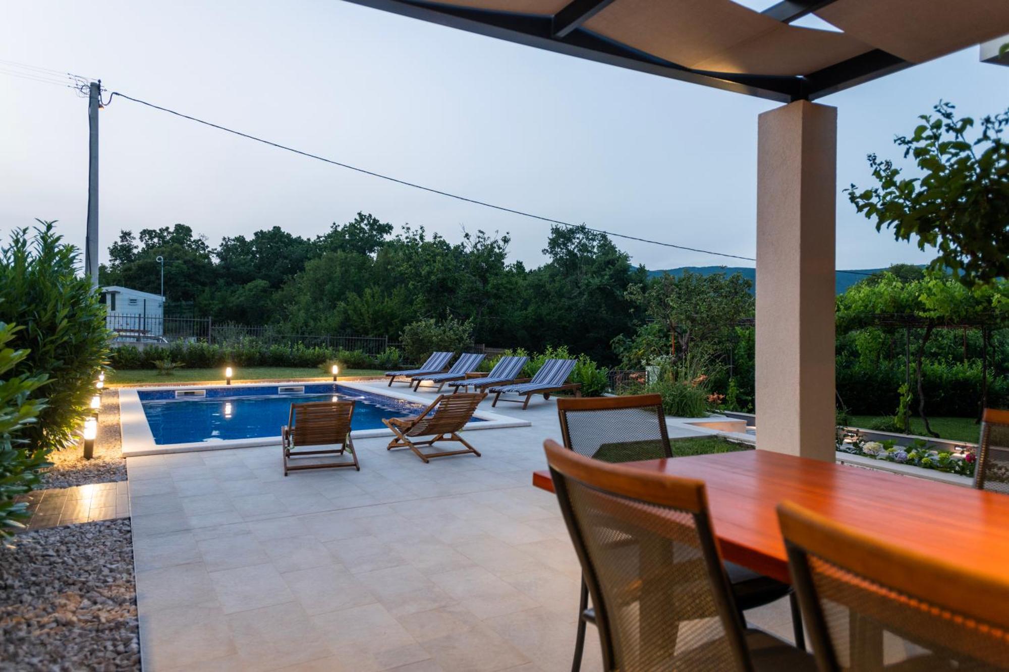 Villa Latica Dicmo 外观 照片