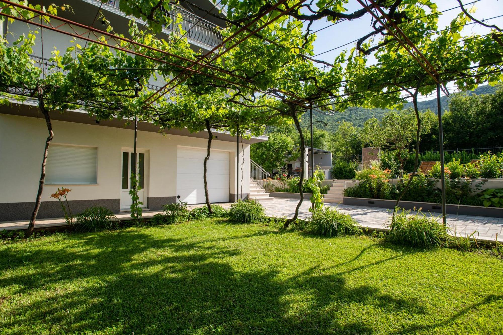 Villa Latica Dicmo 外观 照片