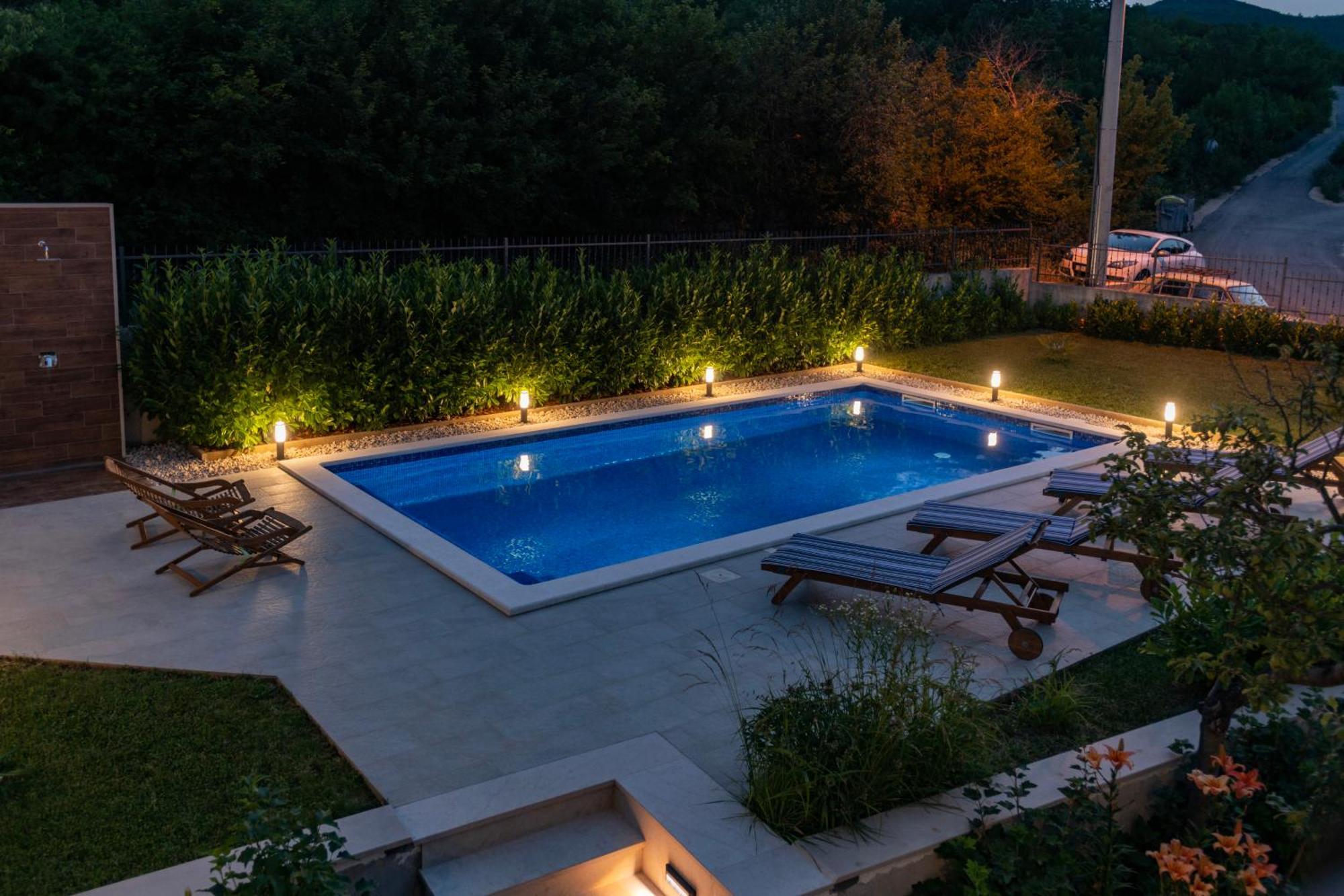 Villa Latica Dicmo 外观 照片