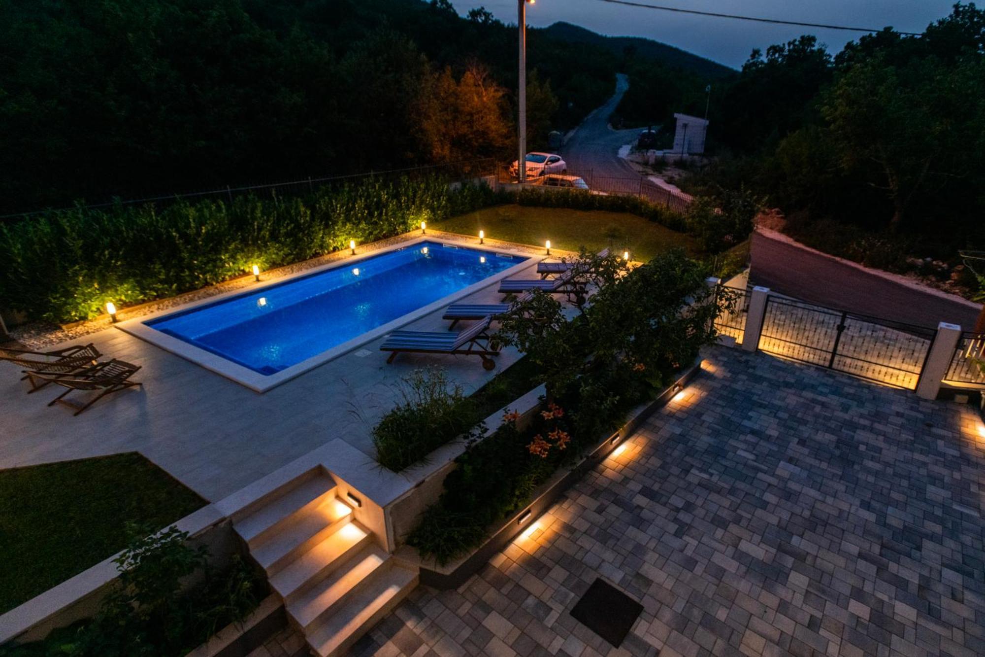 Villa Latica Dicmo 外观 照片