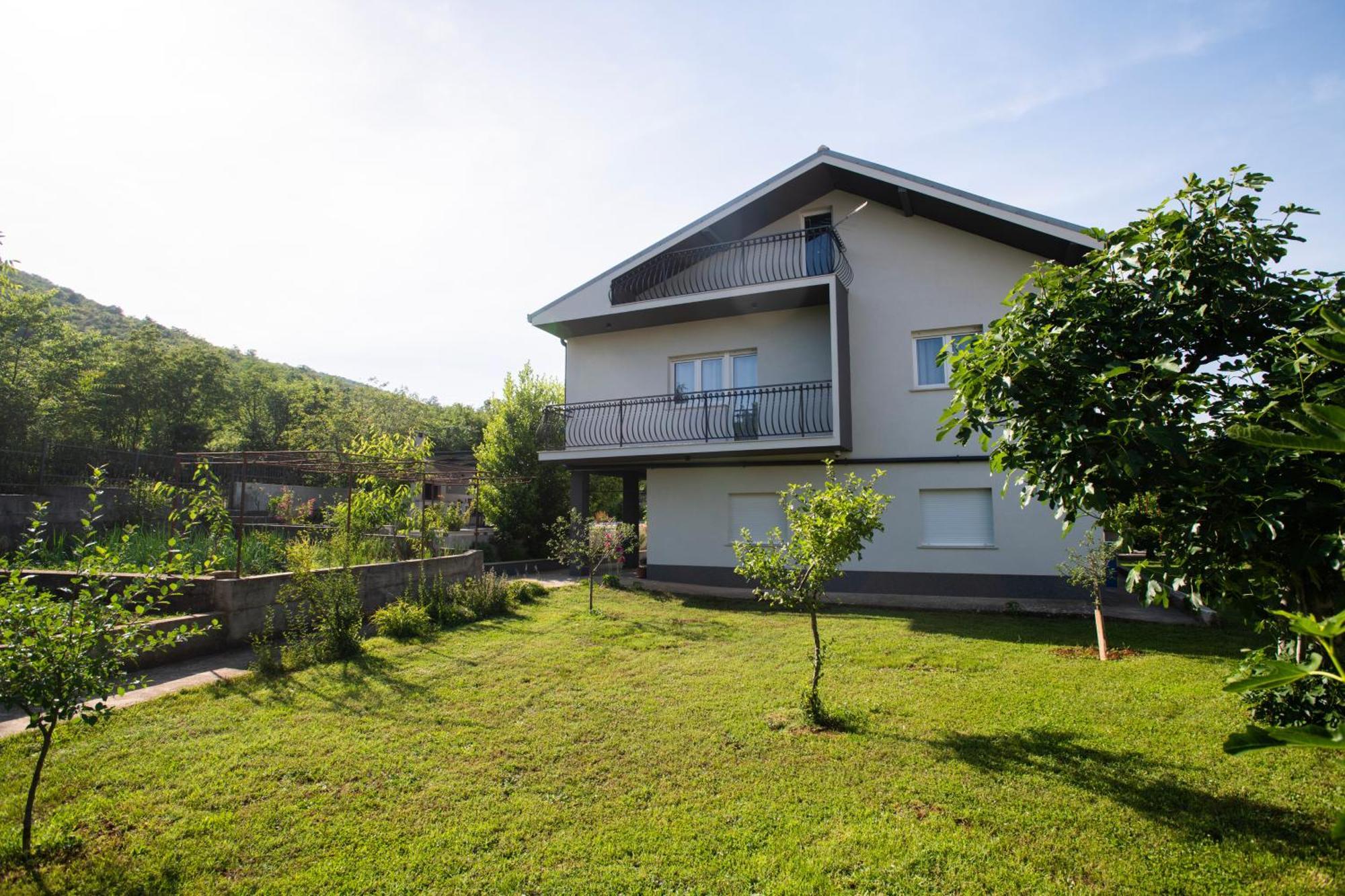Villa Latica Dicmo 外观 照片