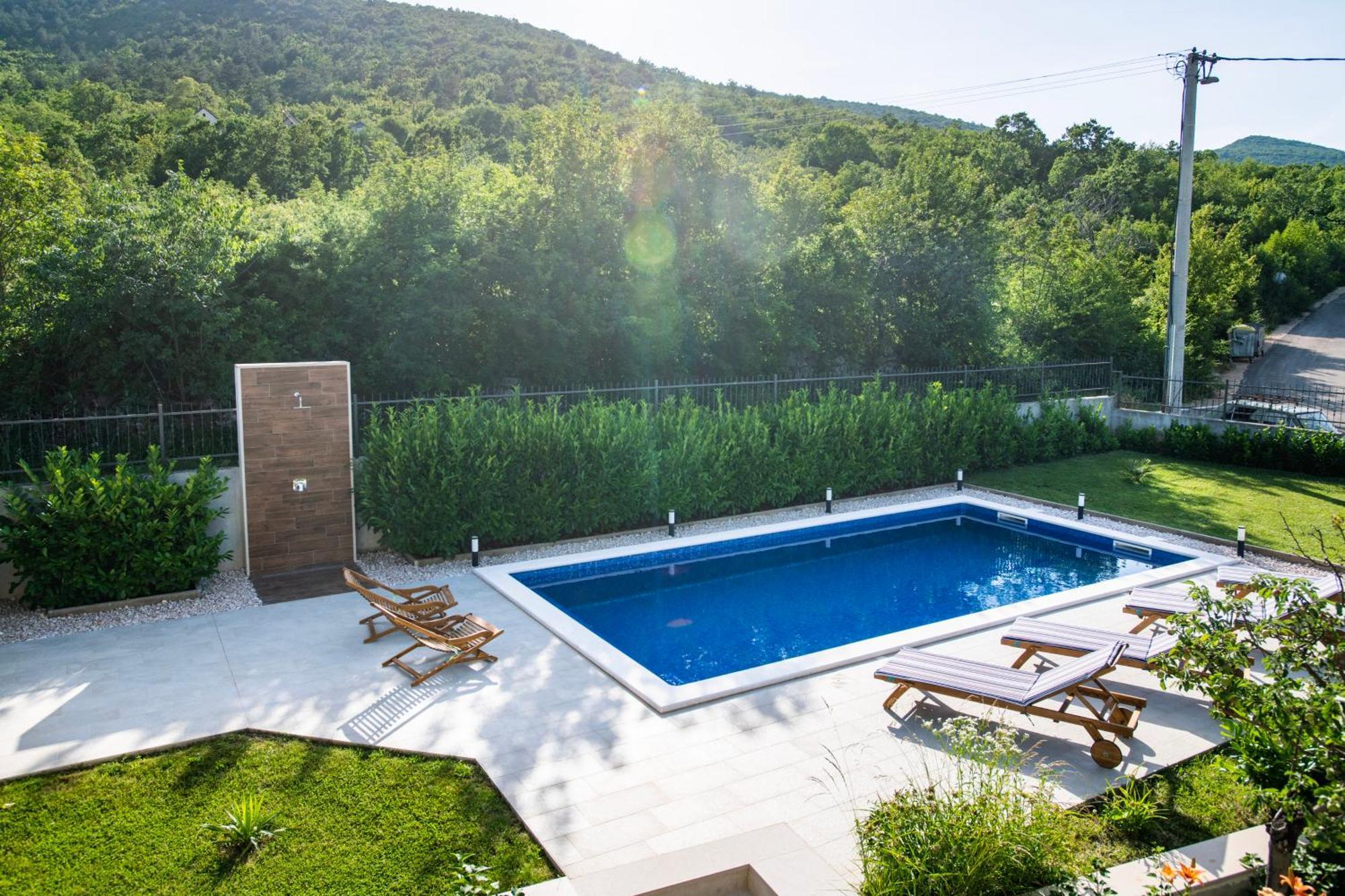 Villa Latica Dicmo 外观 照片